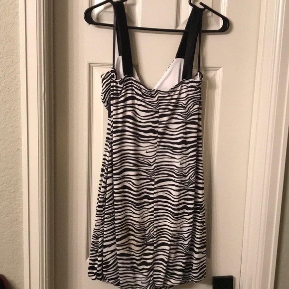 Women’s zebra print cocktail dress - Picture 3 of 4